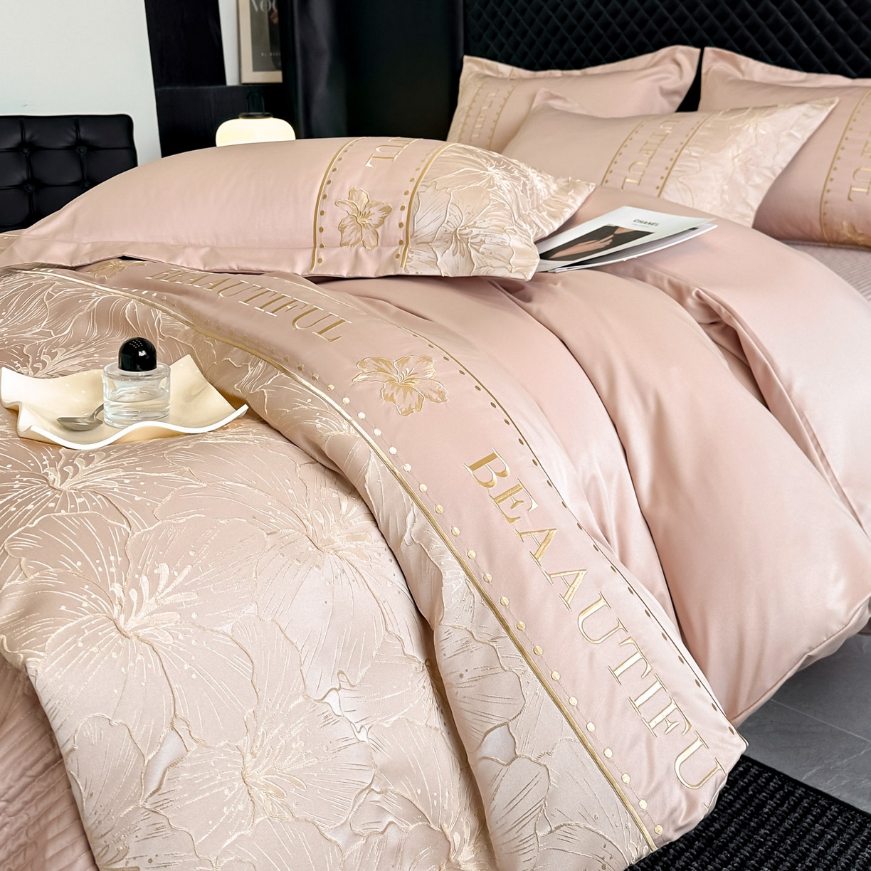 91家纺网 家纺一手货源 找家纺 首尔家纺 2026春夏新款水洗真丝金丝浮雕提花绣花床盖款床单款四件套 百合-粉玉
