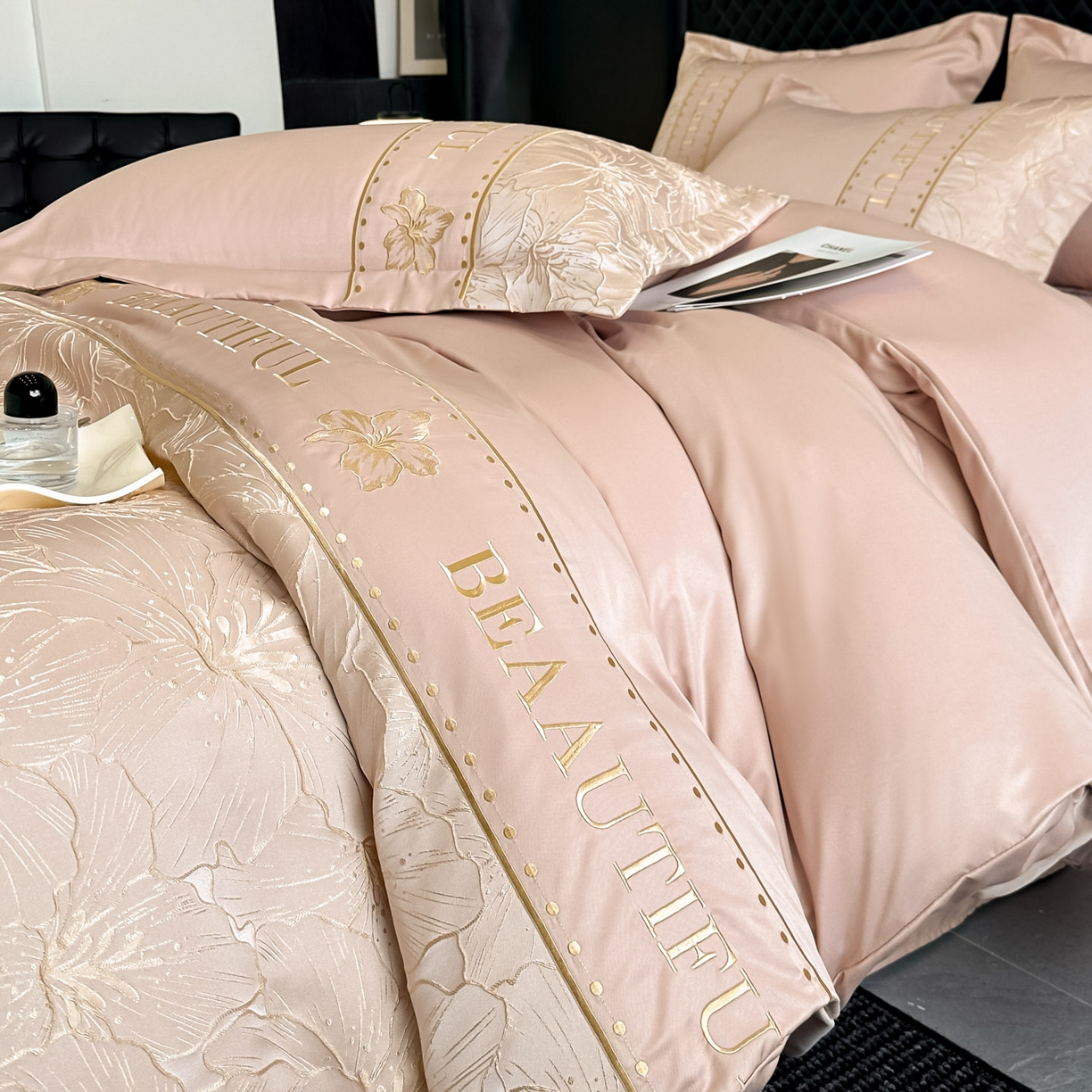 91家纺网 家纺一手货源 找家纺 首尔家纺 2026春夏新款水洗真丝金丝浮雕提花绣花床盖款床单款四件套 百合-粉玉