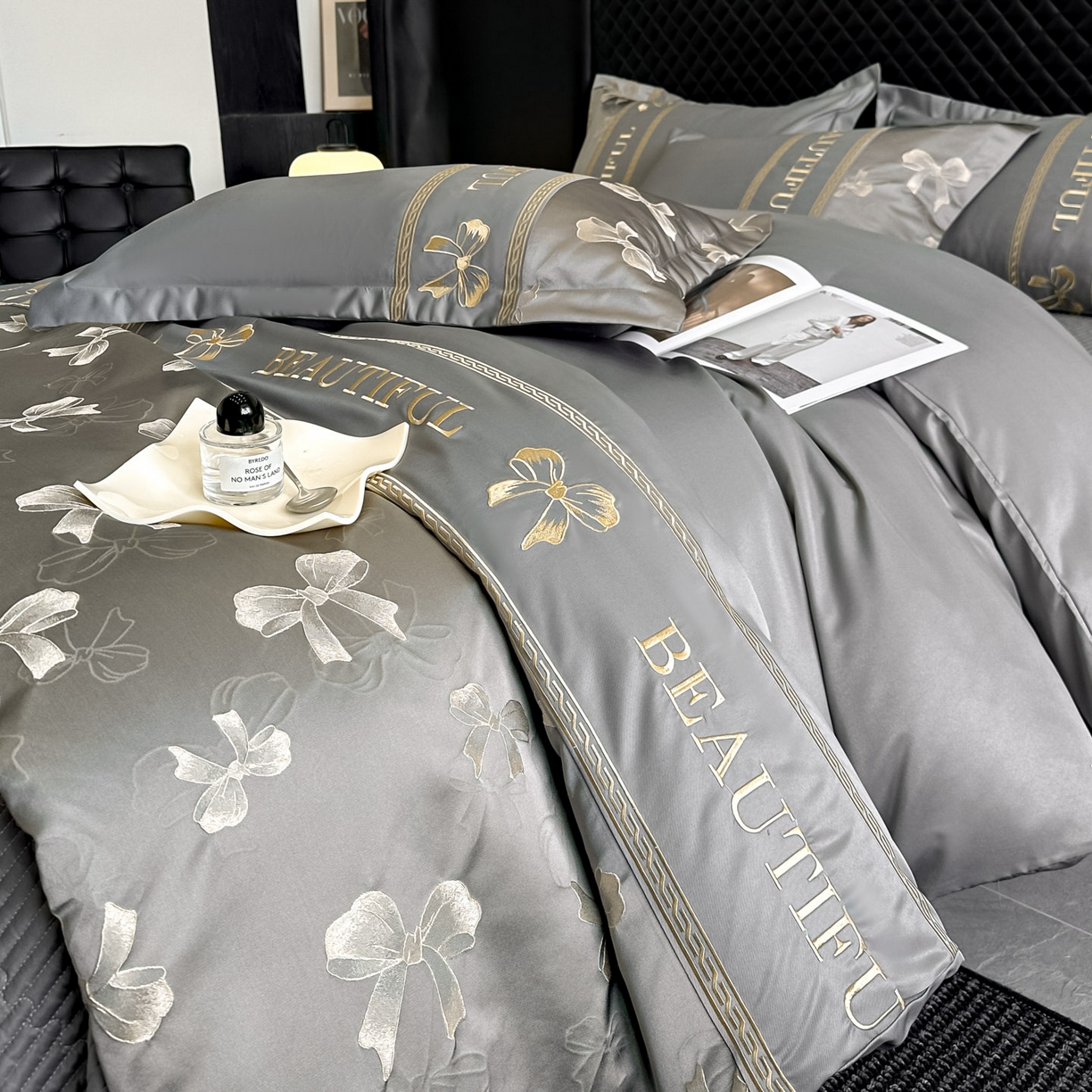 91家纺网 家纺一手货源 找家纺 首尔家纺 2026春夏新款水洗真丝金丝浮雕提花绣花床盖款床单款四件套 蝴蝶结-深灰