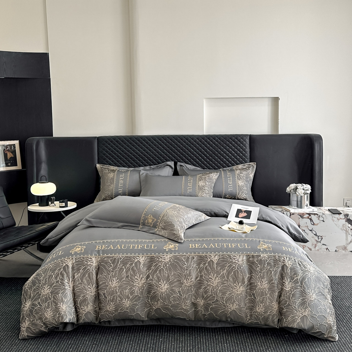 91家纺网 家纺一手货源 找家纺 首尔家纺 2026春夏新款水洗真丝金丝浮雕提花绣花床盖款床单款四件套 百合-深灰