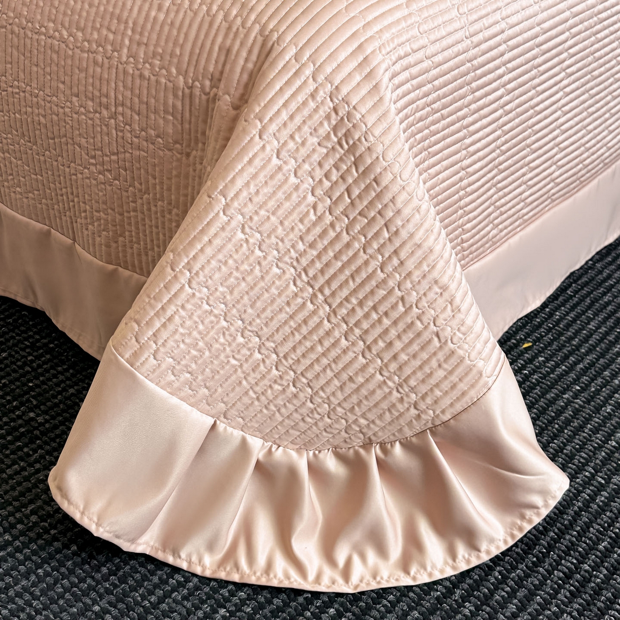 91家纺网 家纺一手货源 找家纺 首尔家纺 2026春夏新款水洗真丝金丝浮雕提花绣花床盖款床单款四件套 百合-粉玉