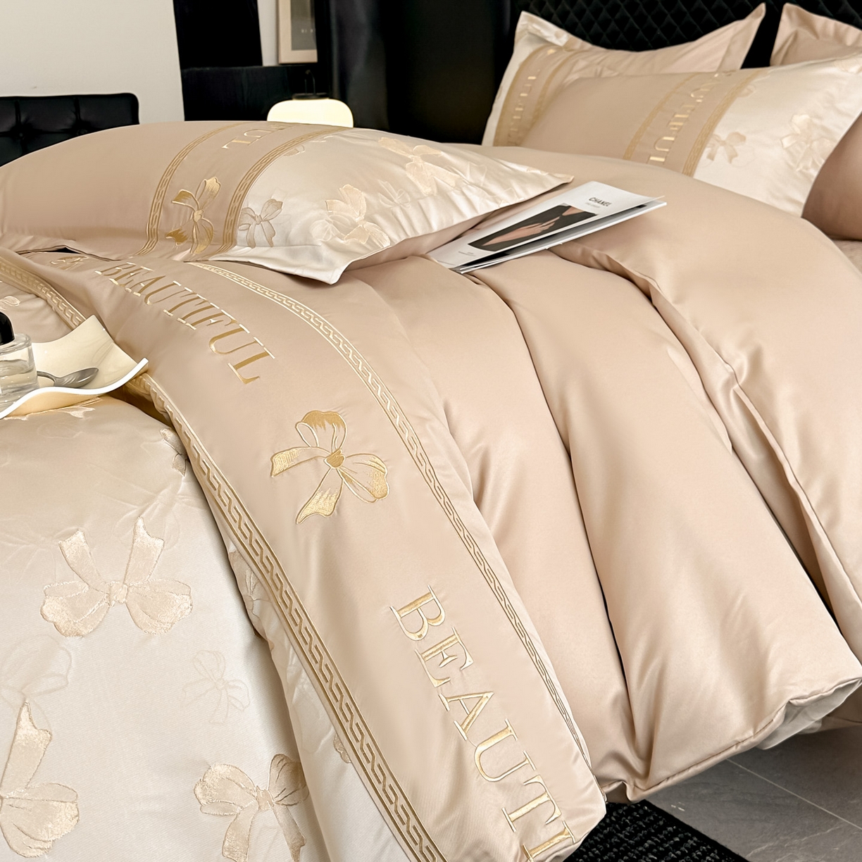 91家纺网 家纺一手货源 找家纺 首尔家纺 2026春夏新款水洗真丝金丝浮雕提花绣花床盖款床单款四件套 蝴蝶结-粉玉