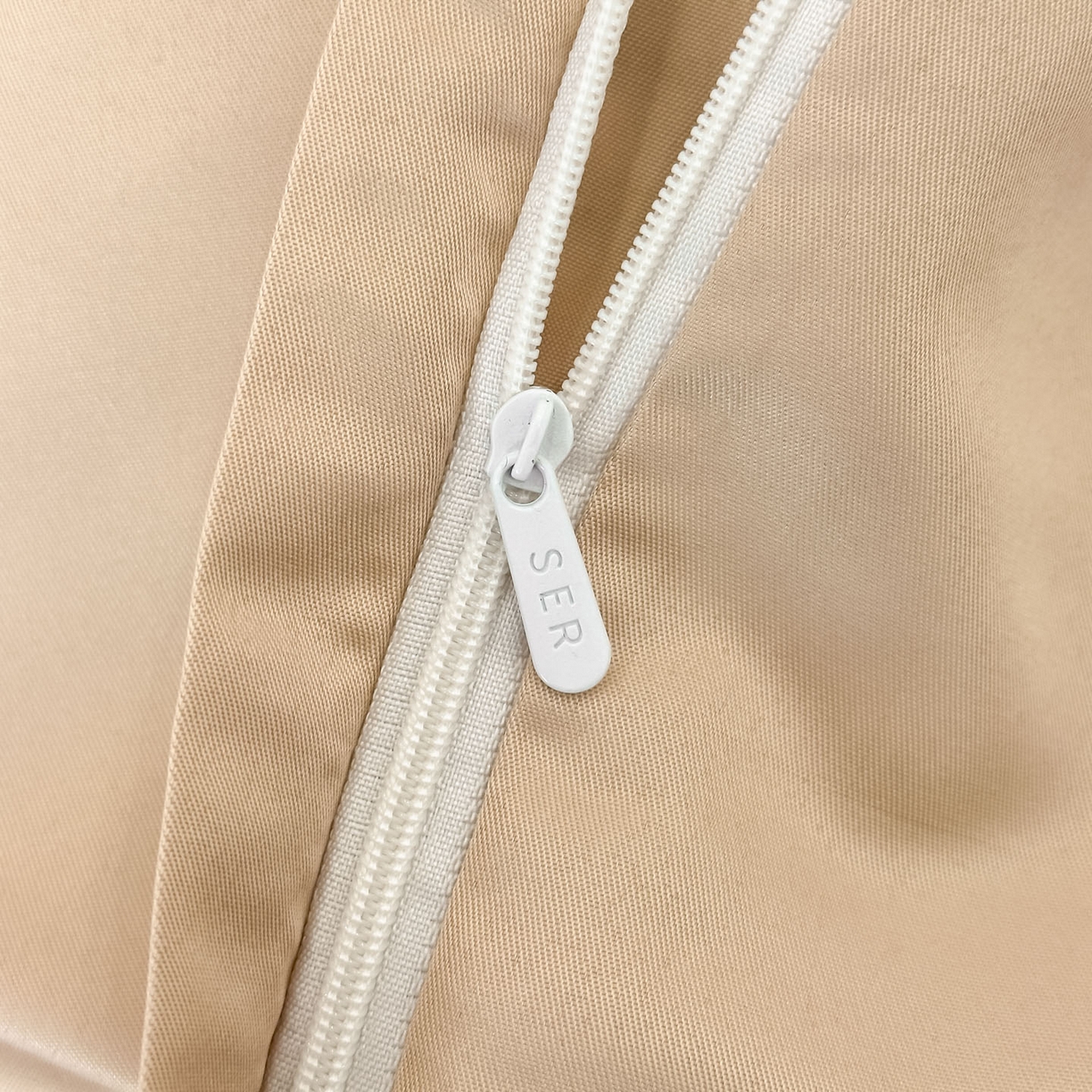 91家纺网 家纺一手货源 找家纺 首尔家纺 2026春夏新款水洗真丝金丝浮雕提花绣花床盖款床单款四件套 蝴蝶结-粉玉