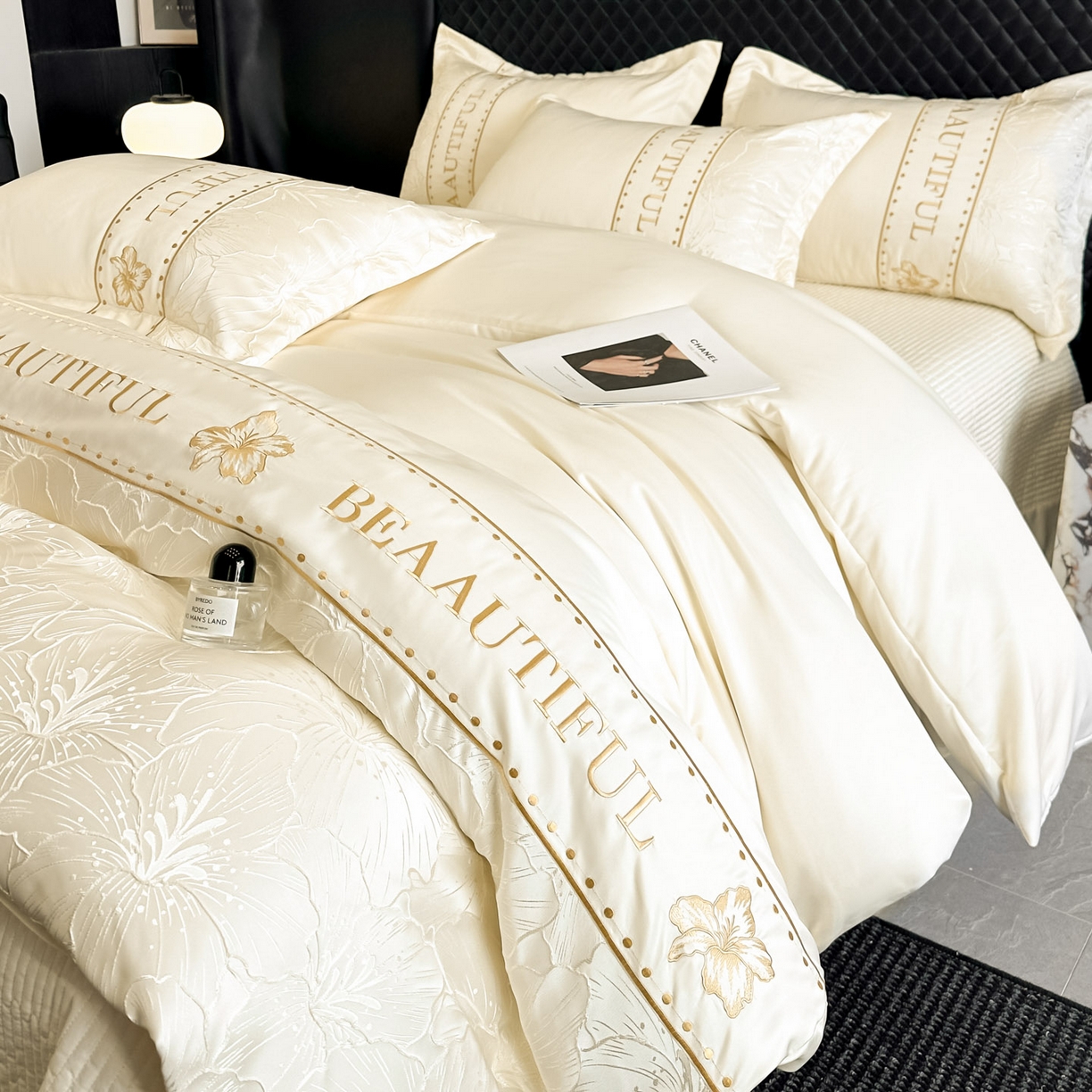 91家纺网 家纺一手货源 找家纺 首尔家纺 2026春夏新款水洗真丝金丝浮雕提花绣花床盖款床单款四件套 百合-米白