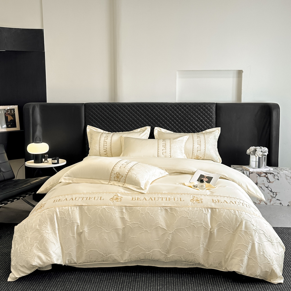 91家纺网 家纺一手货源 找家纺 首尔家纺 2026春夏新款水洗真丝金丝浮雕提花绣花床盖款床单款四件套 百合-米白