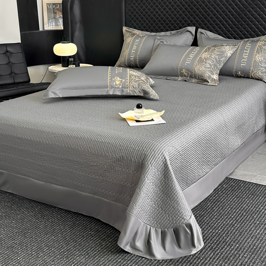 91家纺网 家纺一手货源 找家纺 首尔家纺 2026春夏新款水洗真丝金丝浮雕提花绣花床盖款床单款四件套 百合-深灰