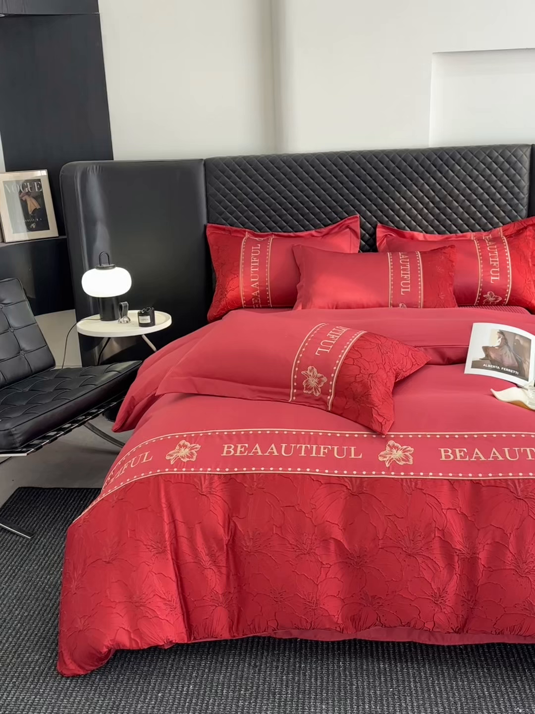 91家纺网 家纺一手货源 找家纺 首尔家纺 2026春夏新款水洗真丝金丝浮雕提花绣花床盖款床单款四件套 百合-大红