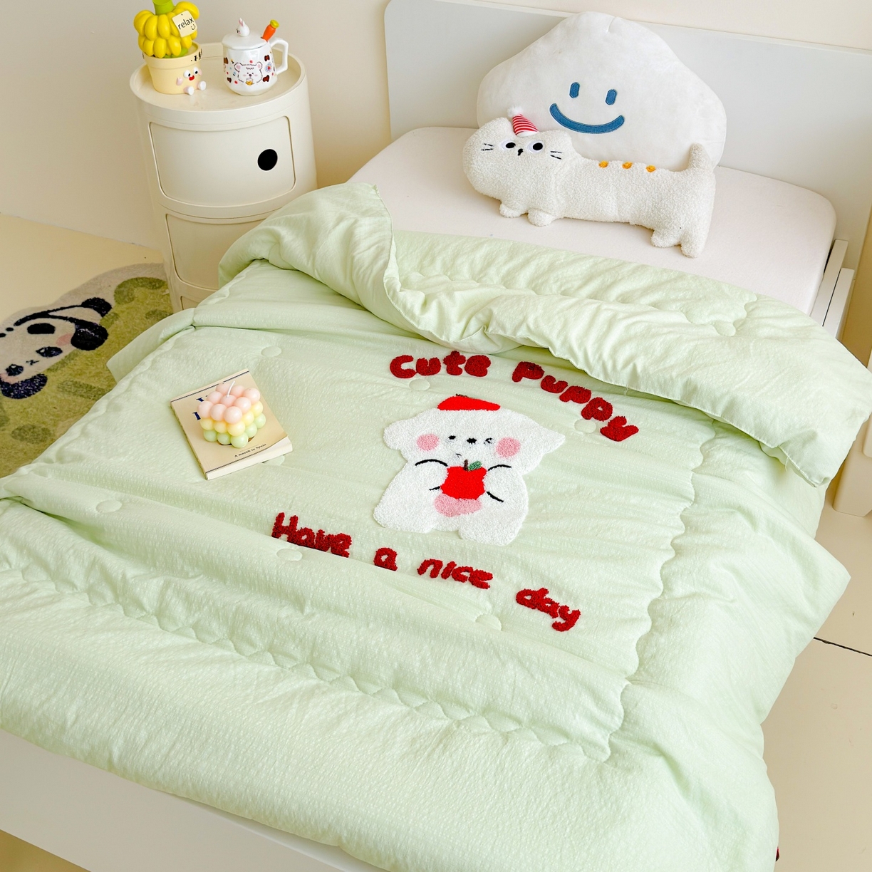 91家纺网 家纺一手货源 找家纺 梵克保罗 2026新款儿童场景毛巾绣超柔水洗棉夏被系列 奶白好运仔