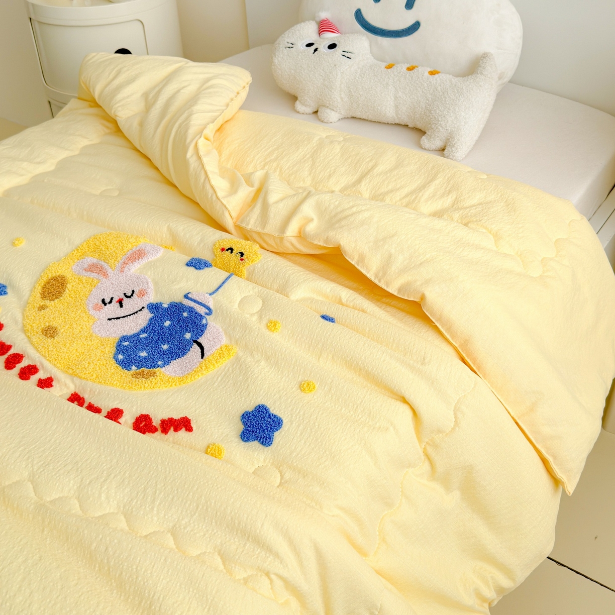 91家纺网 家纺一手货源 找家纺 梵克保罗 2026新款儿童场景毛巾绣超柔水洗棉夏被系列 晚安星星兔