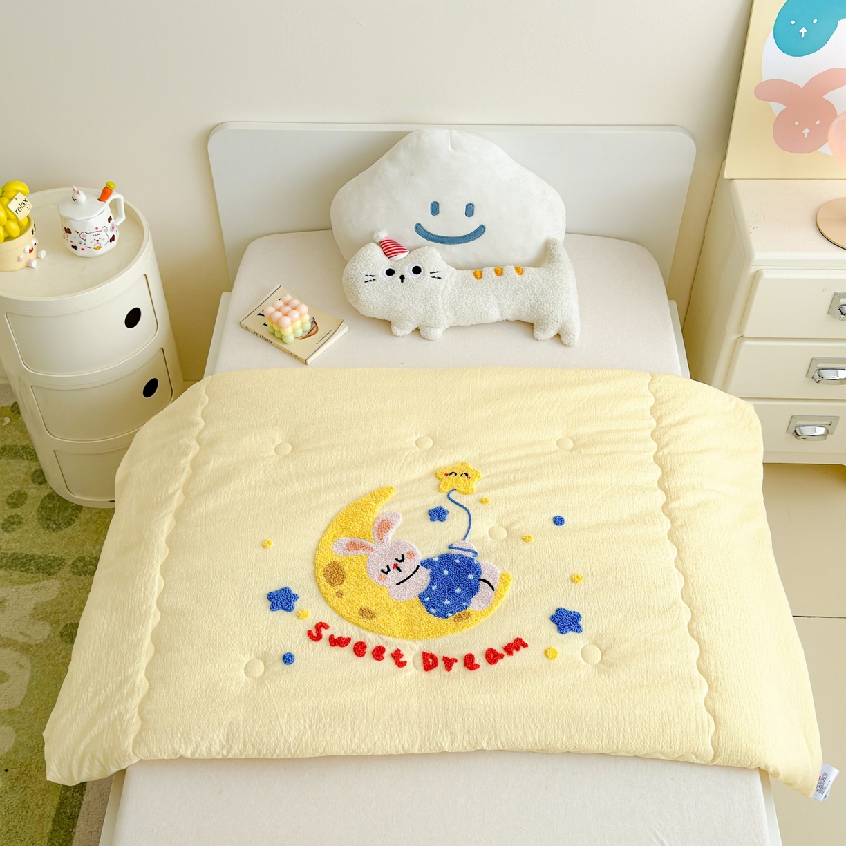 91家纺网 家纺一手货源 找家纺 梵克保罗 2026新款儿童场景毛巾绣超柔水洗棉夏被系列 晚安星星兔