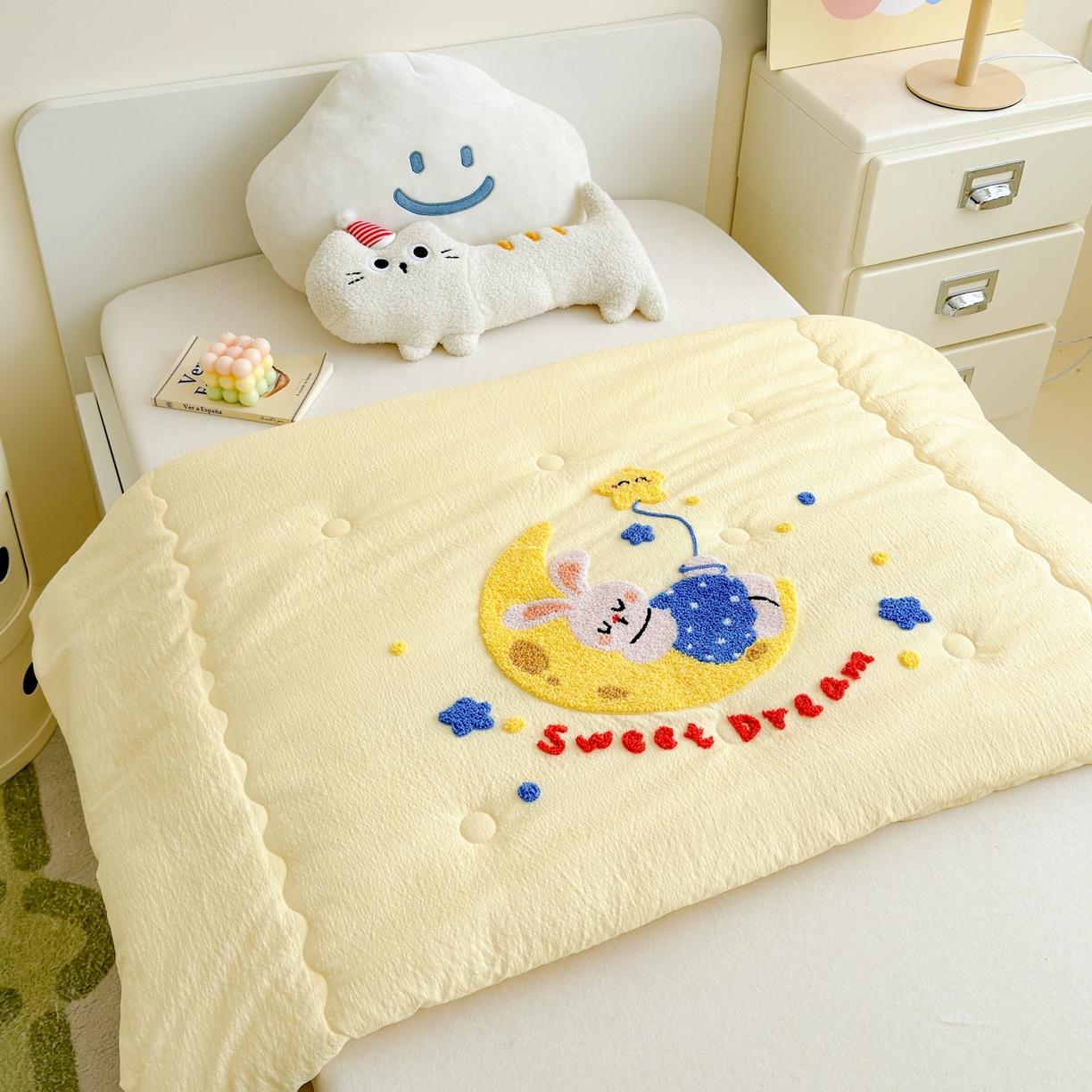 91家纺网 家纺一手货源 找家纺 梵克保罗 2026新款儿童场景毛巾绣超柔水洗棉夏被系列 晚安星星兔