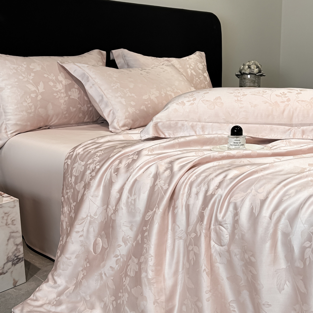 91家纺网 家纺一手货源 找家纺 慕晨 2026新款莱赛尔提花四件套高级简奢款天丝夏被四件套直播热款 璃茉