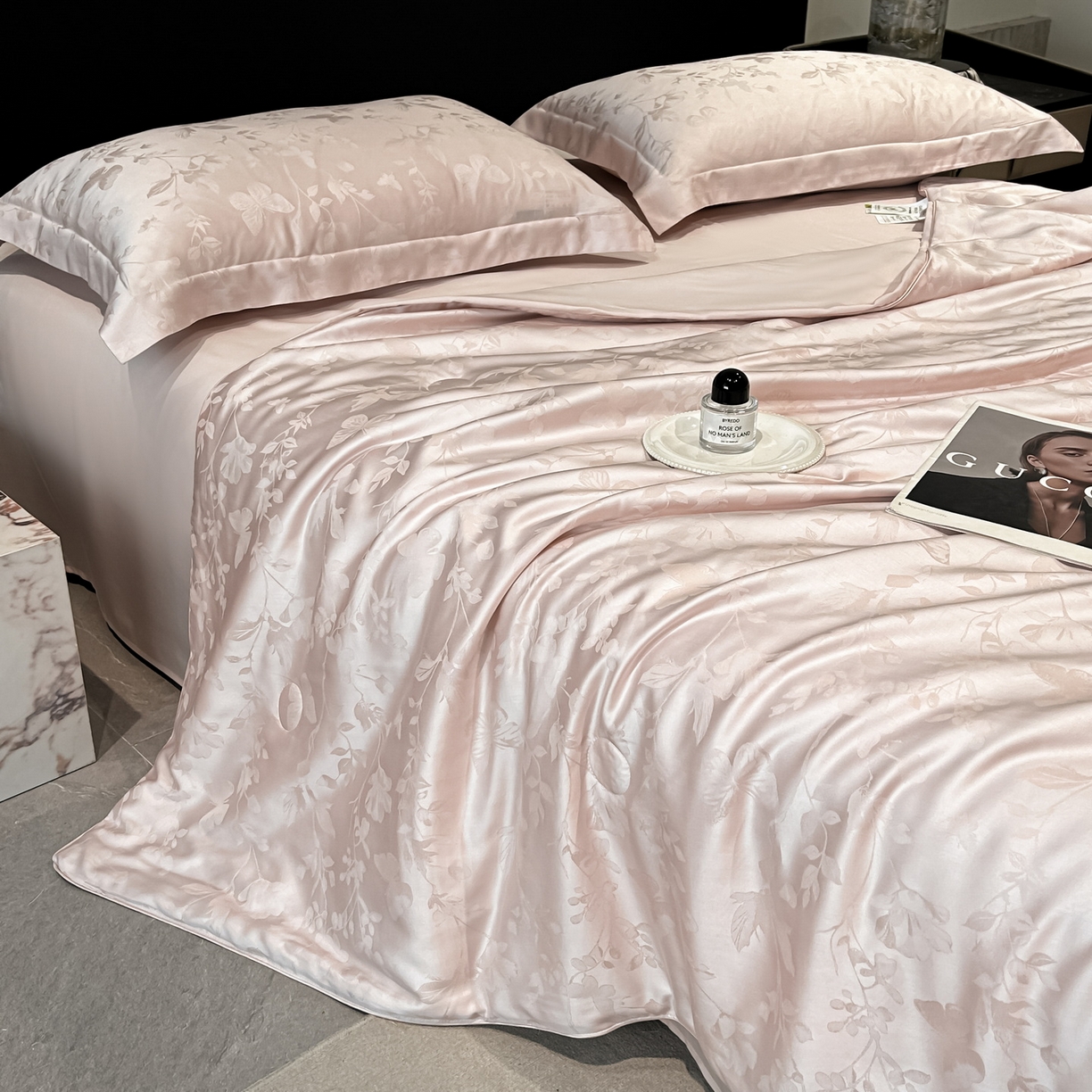 91家纺网 家纺一手货源 找家纺 慕晨 2026新款莱赛尔提花四件套高级简奢款天丝夏被四件套直播热款 璃茉