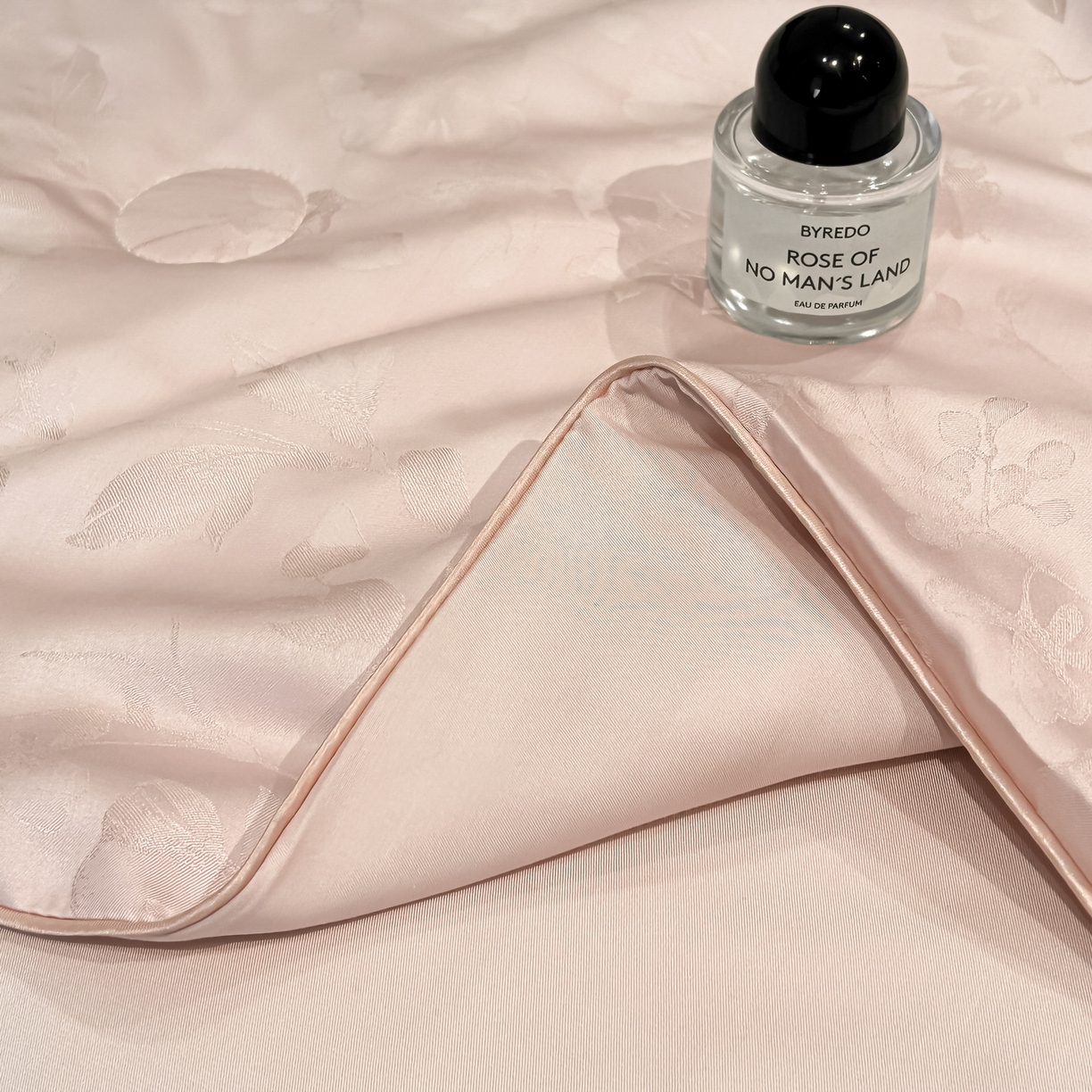 91家纺网 家纺一手货源 找家纺 慕晨 2026新款莱赛尔提花四件套高级简奢款天丝夏被四件套直播热款 璃茉