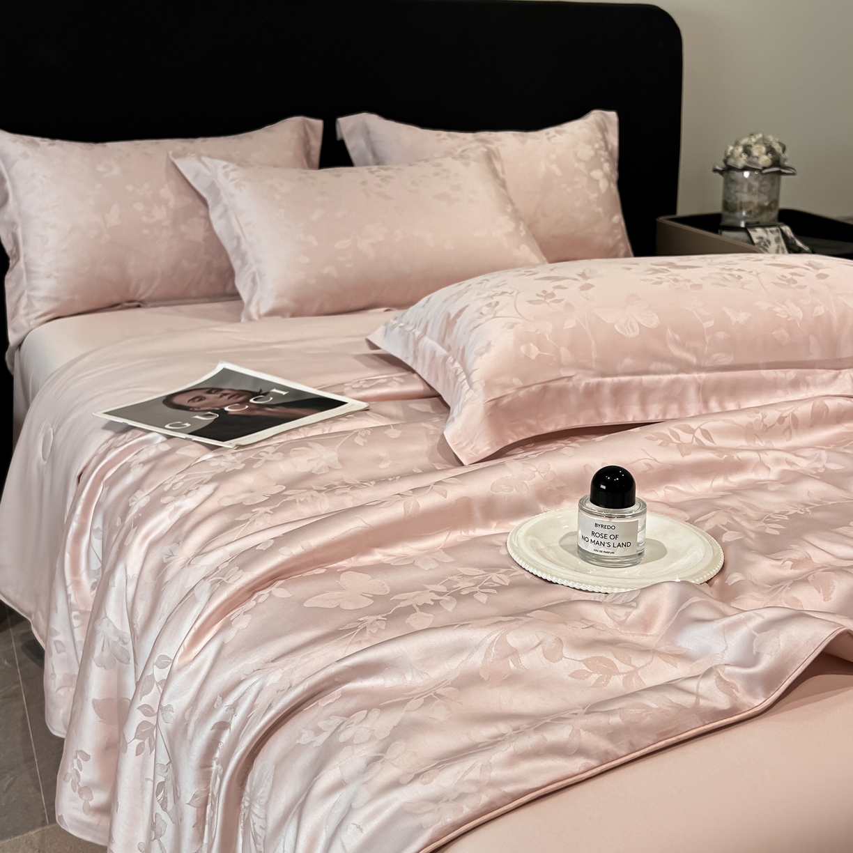 91家纺网 家纺一手货源 找家纺 慕晨 2026新款莱赛尔提花四件套高级简奢款天丝夏被四件套直播热款 璃茉