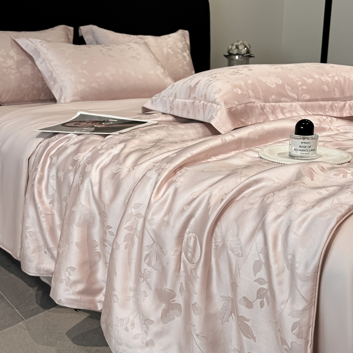 91家纺网 家纺一手货源 找家纺 慕晨 2026新款莱赛尔提花四件套高级简奢款天丝夏被四件套直播热款 璃茉