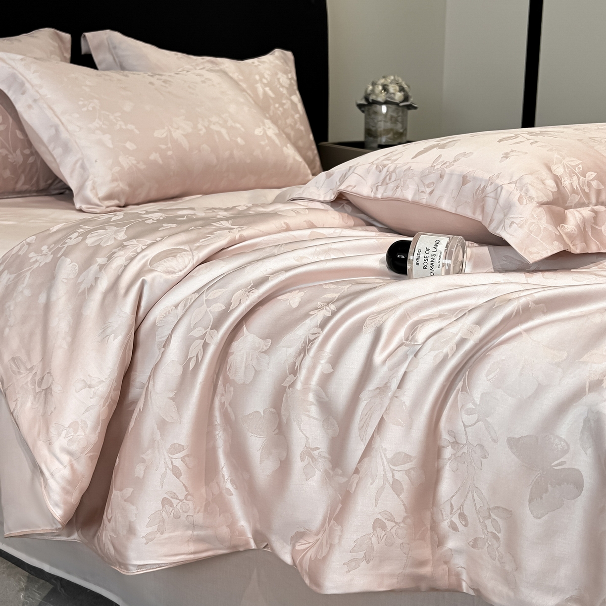 91家纺网 家纺一手货源 找家纺 慕晨 2026新款莱赛尔提花四件套高级简奢款天丝夏被四件套直播热款 璃茉