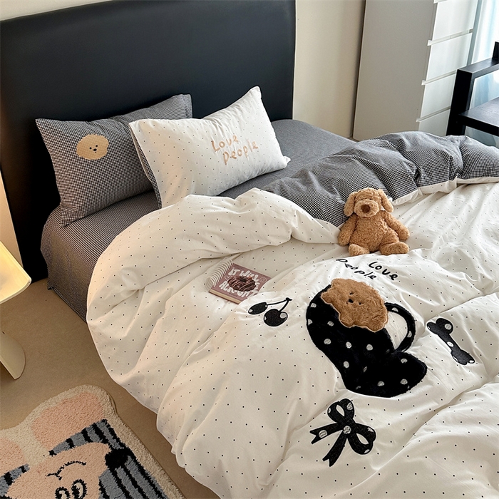 91家纺网 家纺一手货源 找家纺 暖生活 2026新款全棉色织贴布绣四件套 甜酷小狗