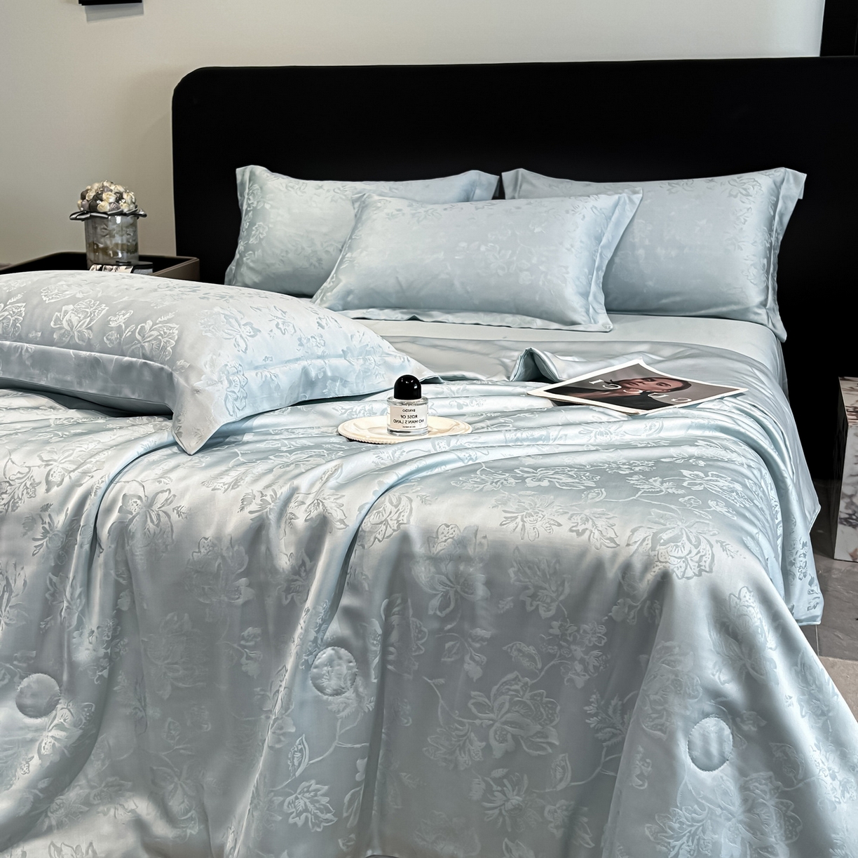 91家纺网 家纺一手货源 找家纺 慕晨 2026新款莱赛尔提花四件套高级简奢款天丝夏被四件套直播热款 花落