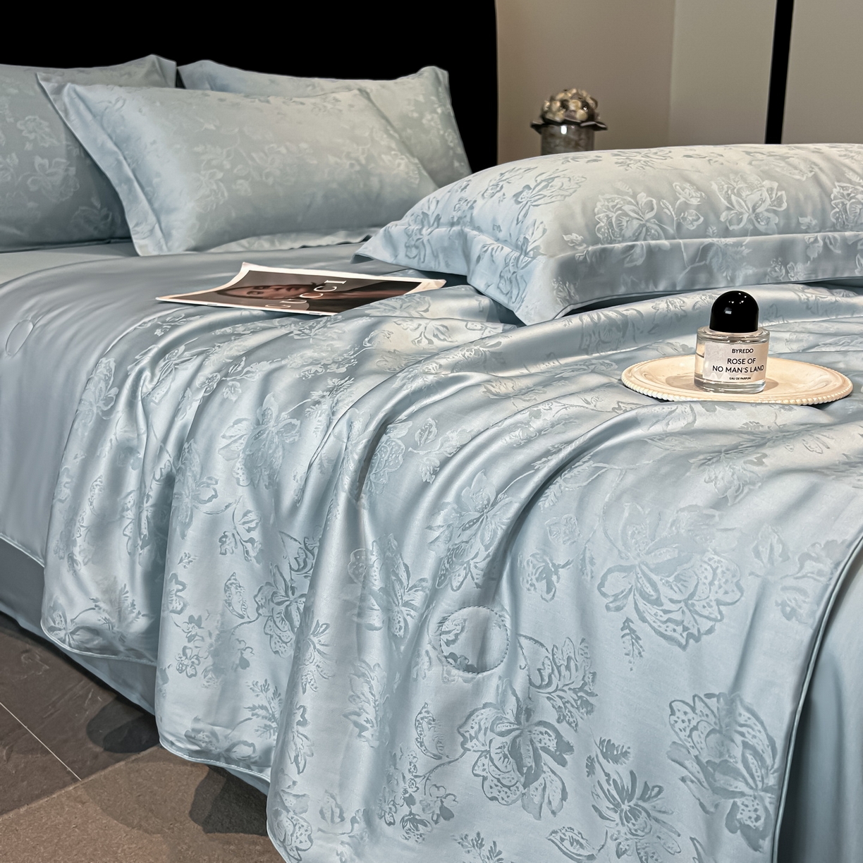 91家纺网 家纺一手货源 找家纺 慕晨 2026新款莱赛尔提花四件套高级简奢款天丝夏被四件套直播热款 花落