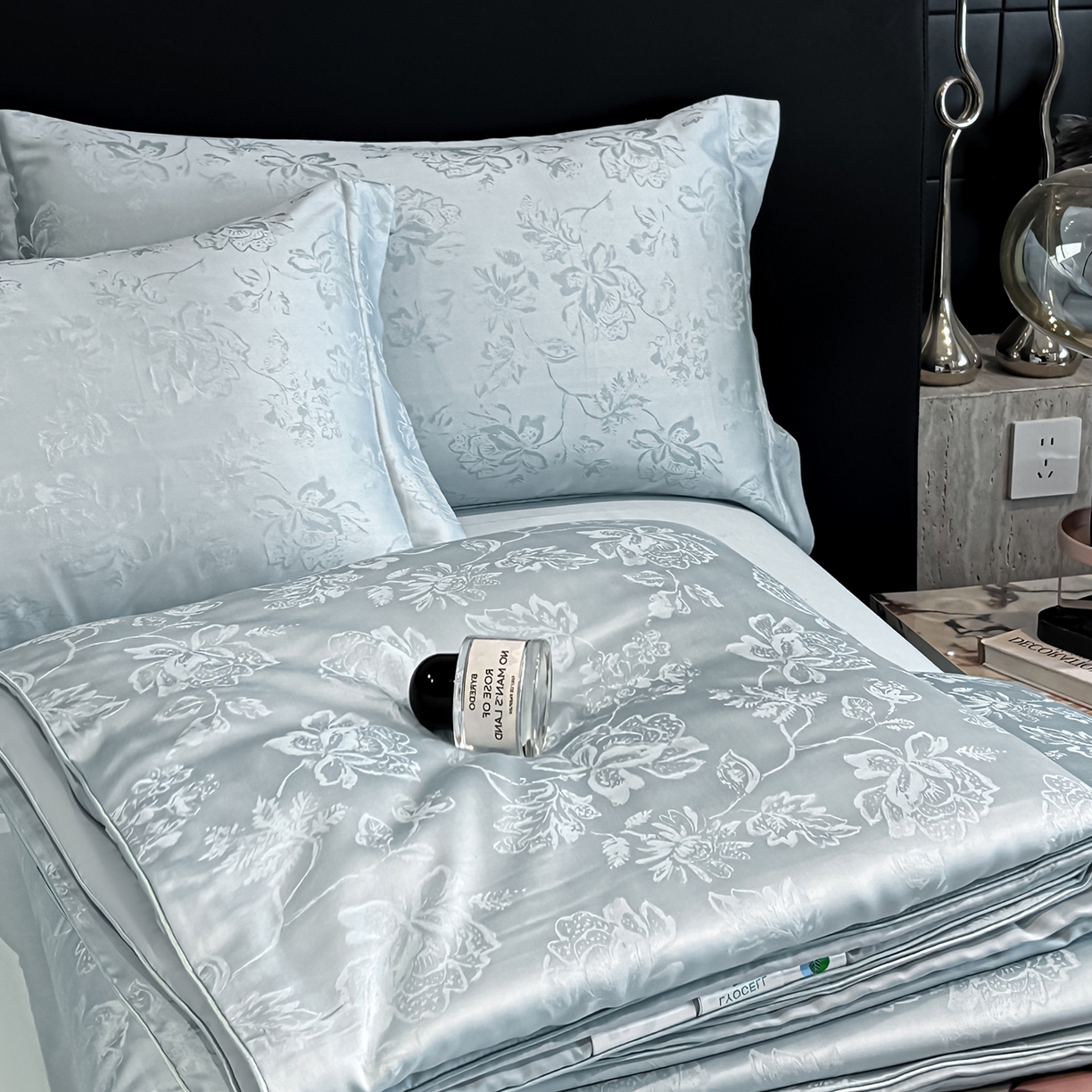 91家纺网 家纺一手货源 找家纺 慕晨 2026新款莱赛尔提花四件套高级简奢款天丝夏被四件套直播热款 花落