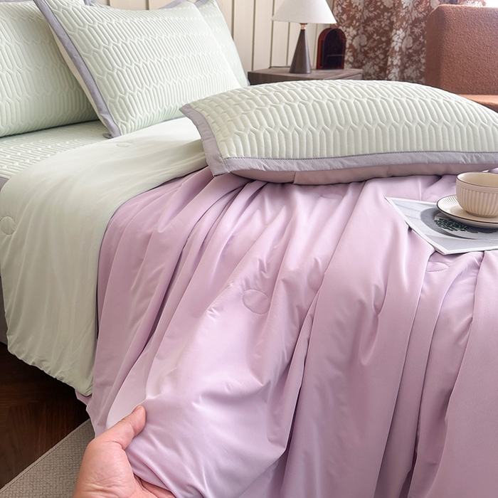 91家纺网 家纺一手货源 找家纺 幸嘉轩 2026新款凉感丝夏被床盖四件套拼色夏凉被空调被 紫+绿