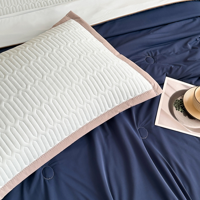 91家纺网 家纺一手货源 找家纺 幸嘉轩 2026新款凉感丝夏被床盖四件套拼色夏凉被空调被 深蓝+浅蓝