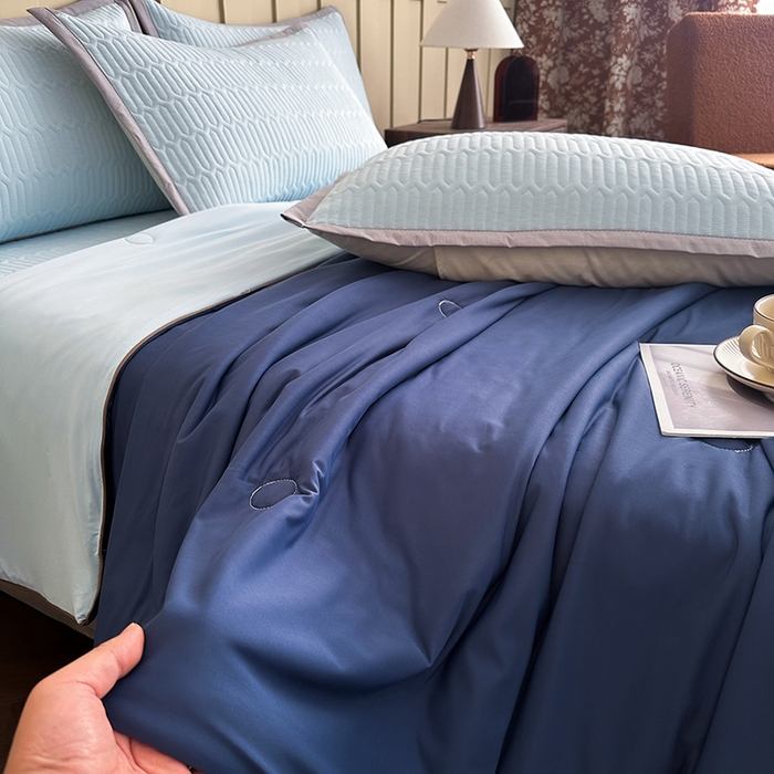 91家纺网 家纺一手货源 找家纺 幸嘉轩 2026新款凉感丝夏被床盖四件套拼色夏凉被空调被 深蓝+浅蓝