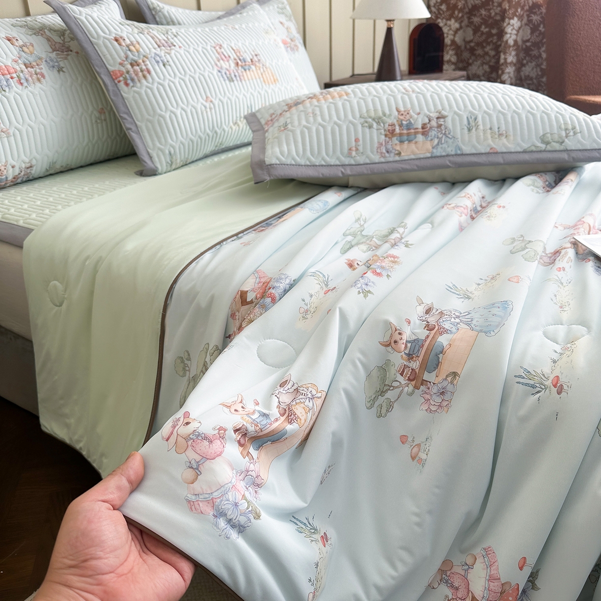 91家纺网 家纺一手货源 找家纺 幸嘉轩 2026新款凉感丝夏被床盖四件套拼色夏凉被空调被 惬意午后-绿