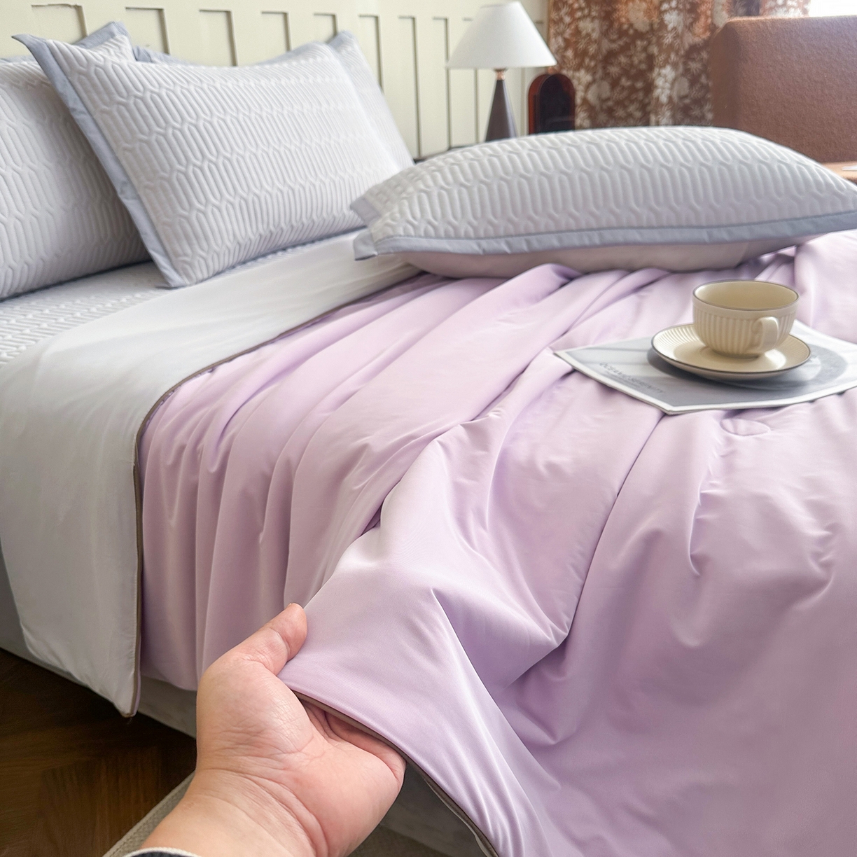 91家纺网 家纺一手货源 找家纺 幸嘉轩 2026新款凉感丝夏被床盖四件套拼色夏凉被空调被 紫+灰