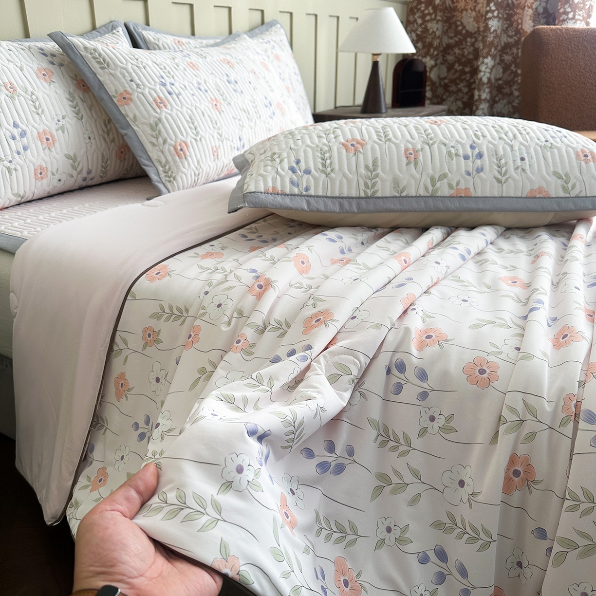 91家纺网 家纺一手货源 找家纺 幸嘉轩 2026新款凉感丝夏被床盖四件套拼色夏凉被空调被 花蔓-玉