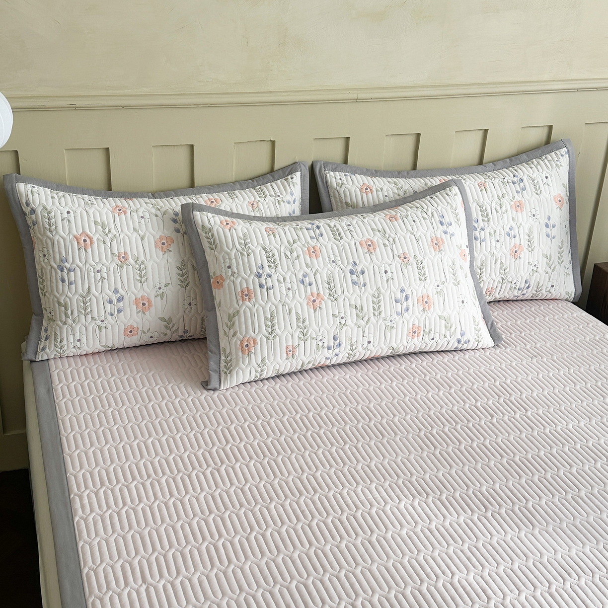 91家纺网 家纺一手货源 找家纺 幸嘉轩 2026新款凉感丝夏被床盖四件套拼色夏凉被空调被 花蔓-玉