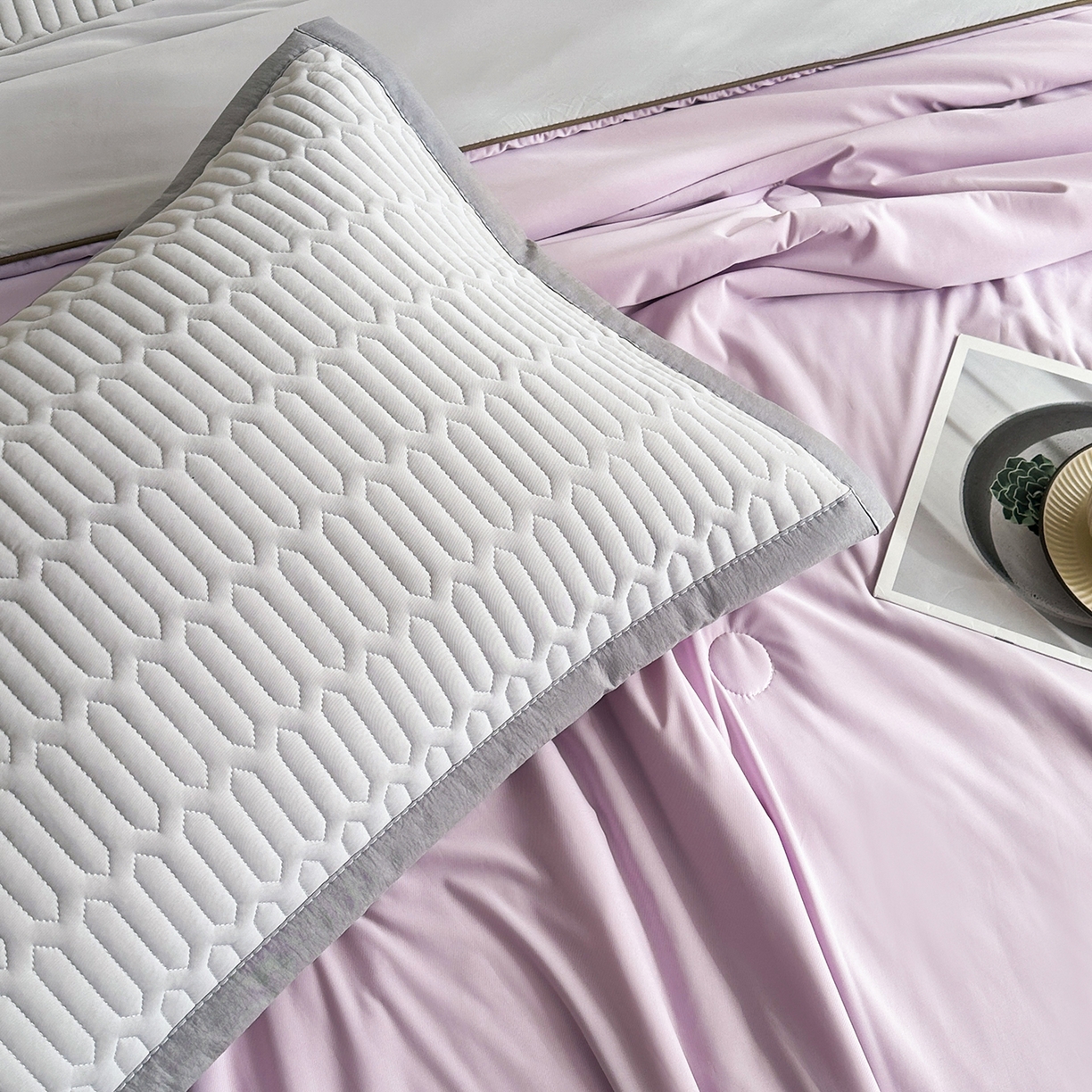 91家纺网 家纺一手货源 找家纺 幸嘉轩 2026新款凉感丝夏被床盖四件套拼色夏凉被空调被 紫+灰