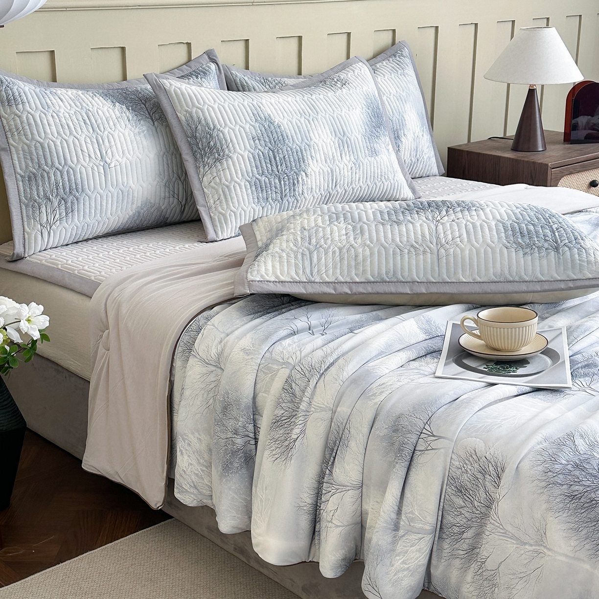 91家纺网 家纺一手货源 找家纺 幸嘉轩 2026新款凉感丝夏被床盖四件套拼色夏凉被空调被 秋日森林-灰