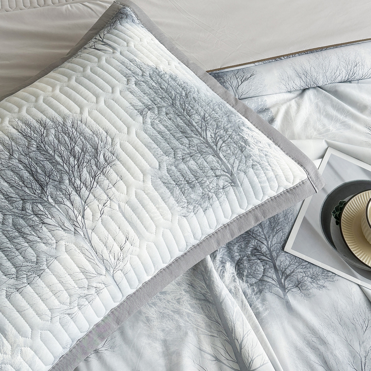 91家纺网 家纺一手货源 找家纺 幸嘉轩 2026新款凉感丝夏被床盖四件套拼色夏凉被空调被 秋日森林-灰