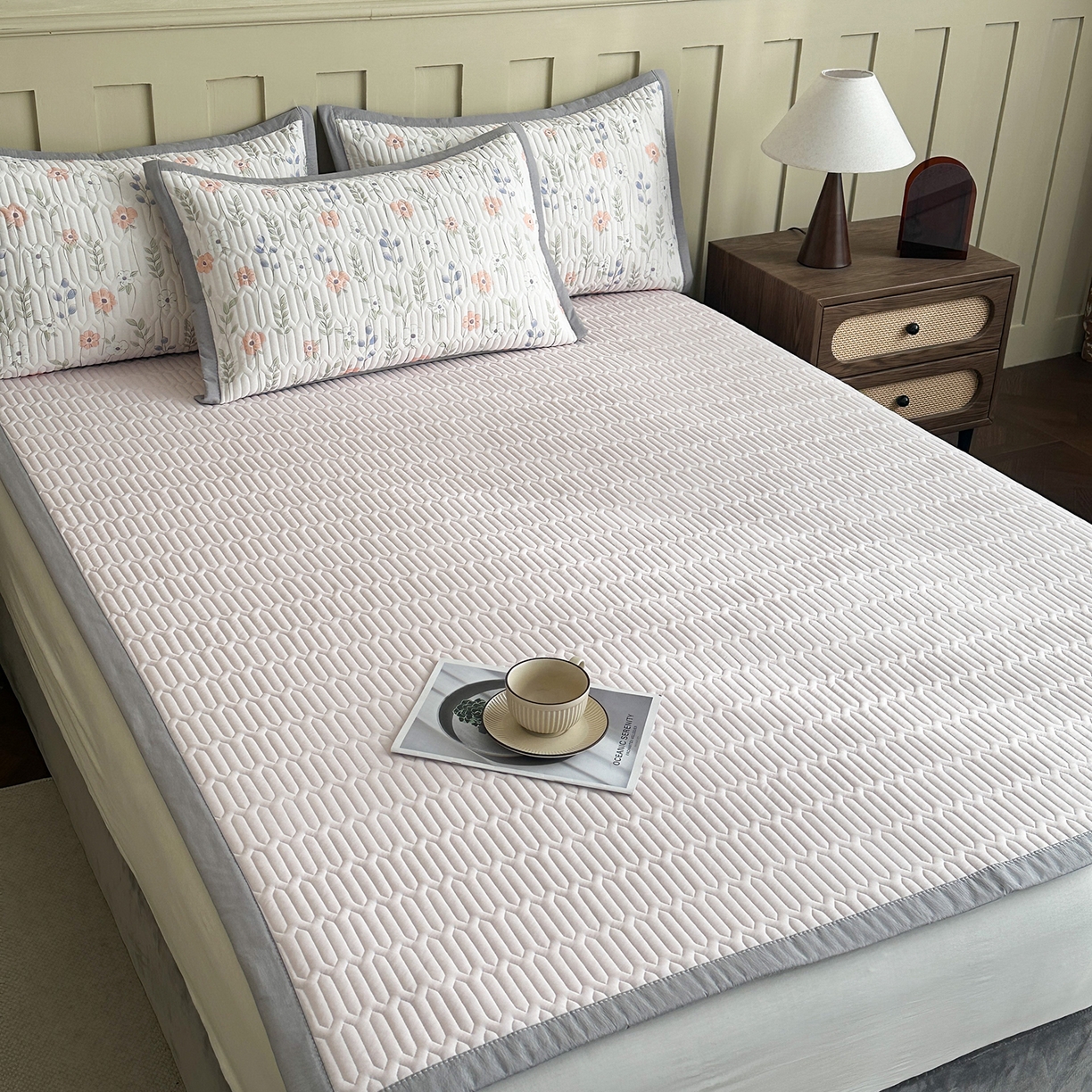 91家纺网 家纺一手货源 找家纺 幸嘉轩 2026新款凉感丝夏被床盖四件套拼色夏凉被空调被 花蔓-玉