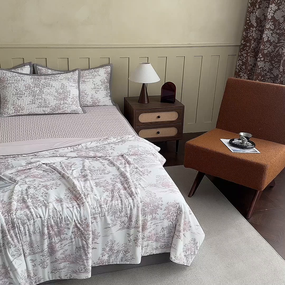 91家纺网 家纺一手货源 找家纺 幸嘉轩 2026新款凉感丝夏被床盖四件套拼色夏凉被空调被 小梦园-粉