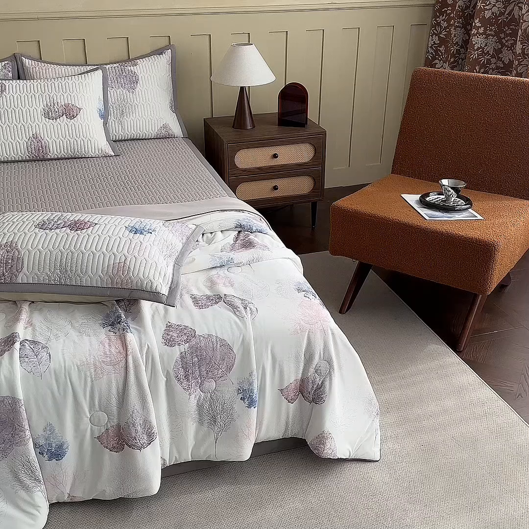 91家纺网 家纺一手货源 找家纺 幸嘉轩 2026新款凉感丝夏被床盖四件套拼色夏凉被空调被 枫叶