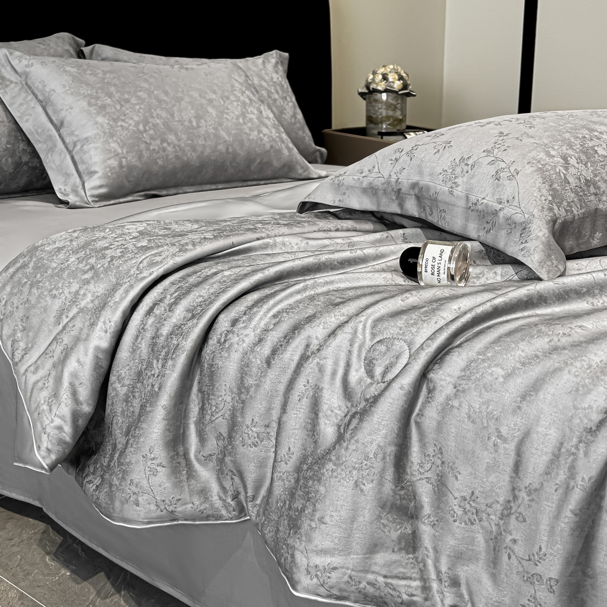 91家纺网 家纺一手货源 找家纺 慕晨 2026新款莱赛尔提花四件套高级简奢款天丝夏被四件套直播热款 玛丽