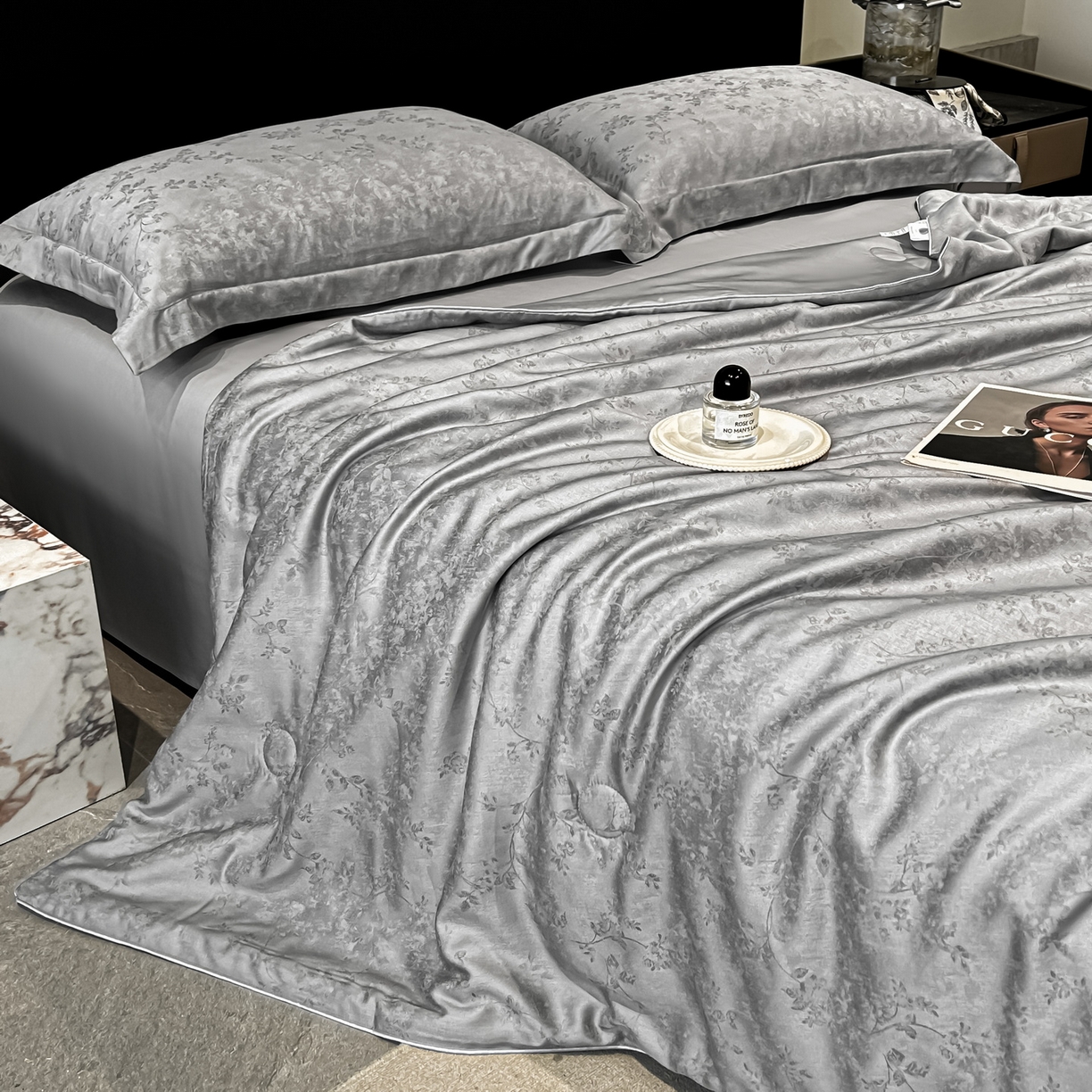 91家纺网 家纺一手货源 找家纺 慕晨 2026新款莱赛尔提花四件套高级简奢款天丝夏被四件套直播热款 玛丽