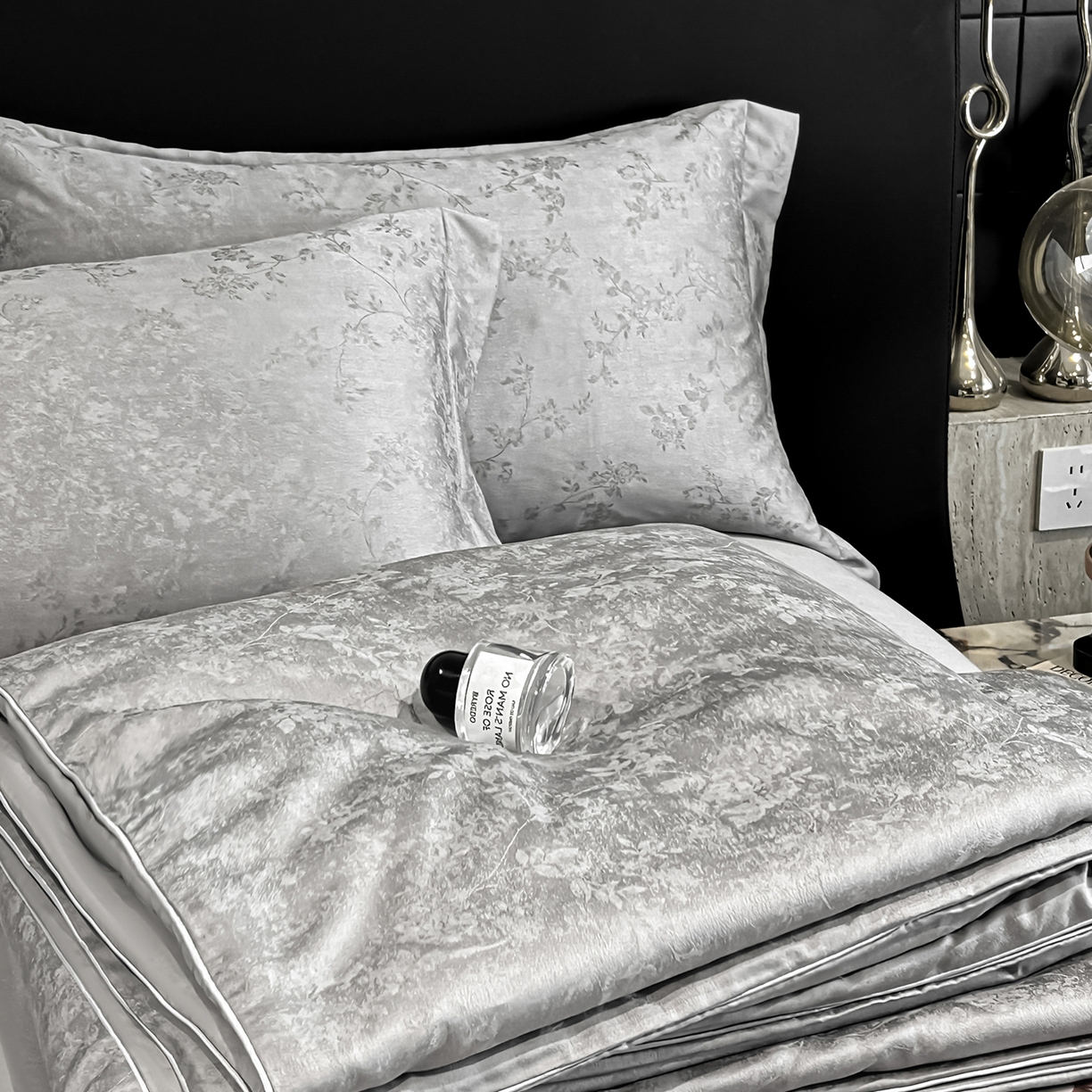 91家纺网 家纺一手货源 找家纺 慕晨 2026新款莱赛尔提花四件套高级简奢款天丝夏被四件套直播热款 玛丽