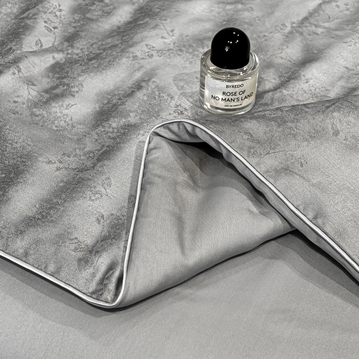 91家纺网 家纺一手货源 找家纺 慕晨 2026新款莱赛尔提花四件套高级简奢款天丝夏被四件套直播热款 玛丽