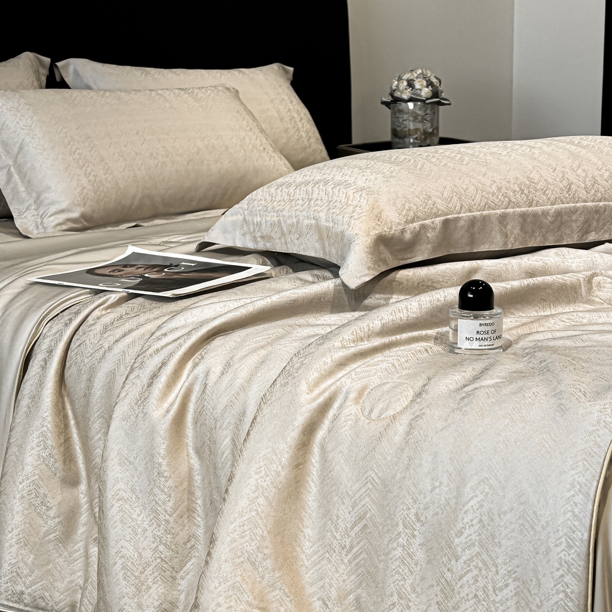 91家纺网 家纺一手货源 找家纺 慕晨 2026新款莱赛尔提花四件套高级简奢款天丝夏被四件套直播热款 迷离