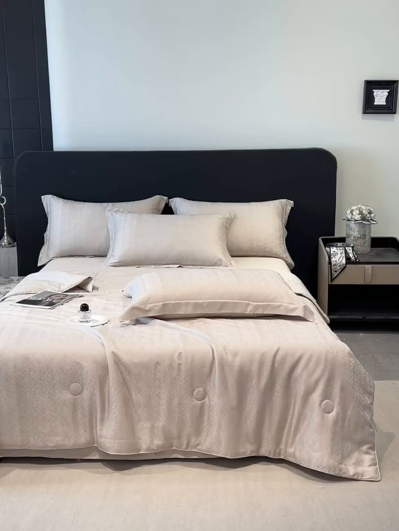 91家纺网 家纺一手货源 找家纺 慕晨 2026新款莱赛尔提花四件套高级简奢款天丝夏被四件套直播热款 迷离