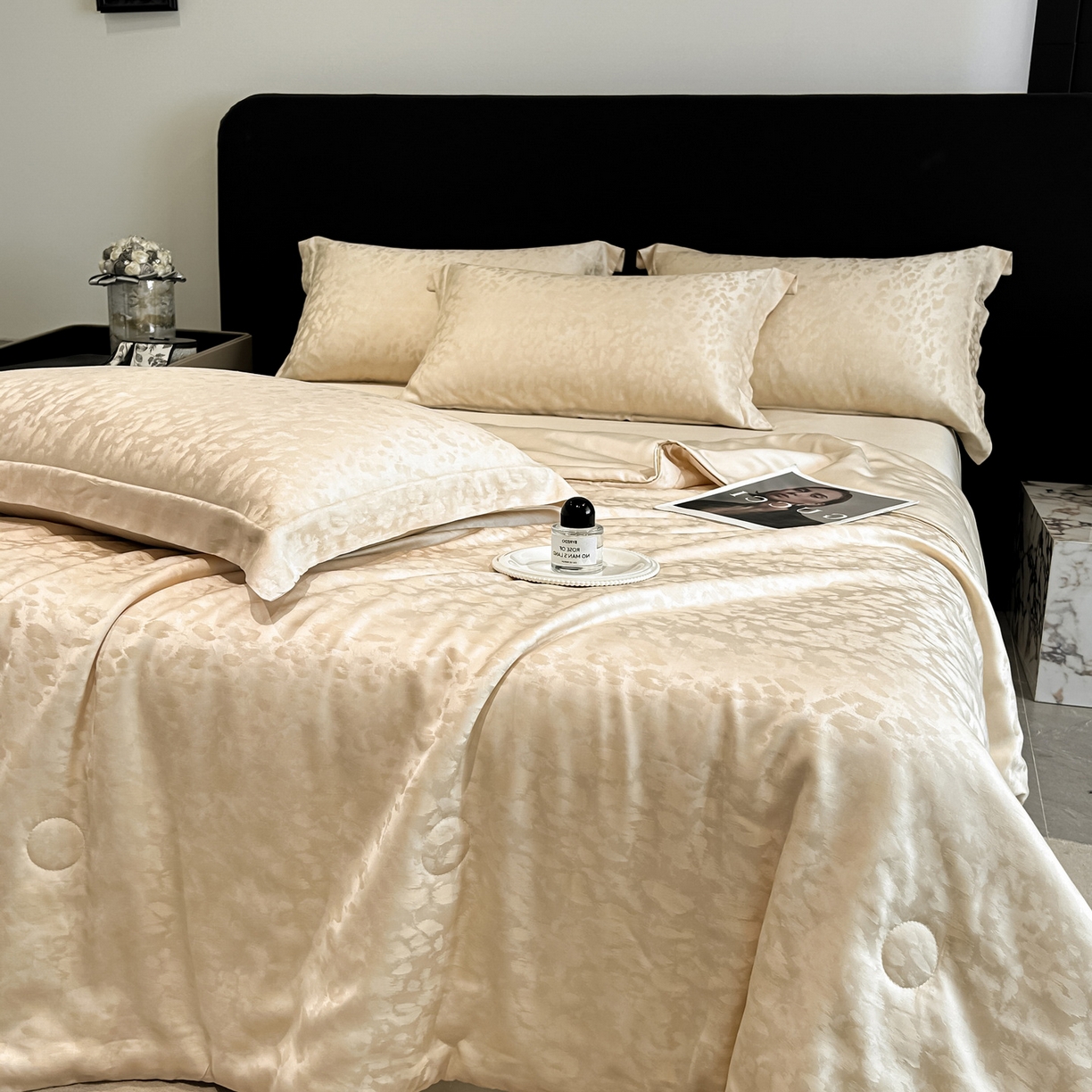 91家纺网 家纺一手货源 找家纺 慕晨 2026新款莱赛尔提花四件套高级简奢款天丝夏被四件套直播热款 欧凯