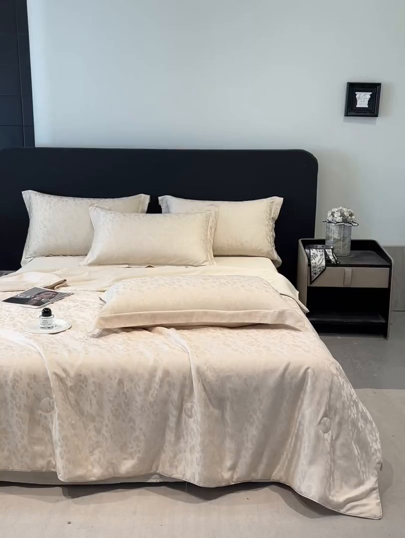 91家纺网 家纺一手货源 找家纺 慕晨 2026新款莱赛尔提花四件套高级简奢款天丝夏被四件套直播热款 佩吉拉