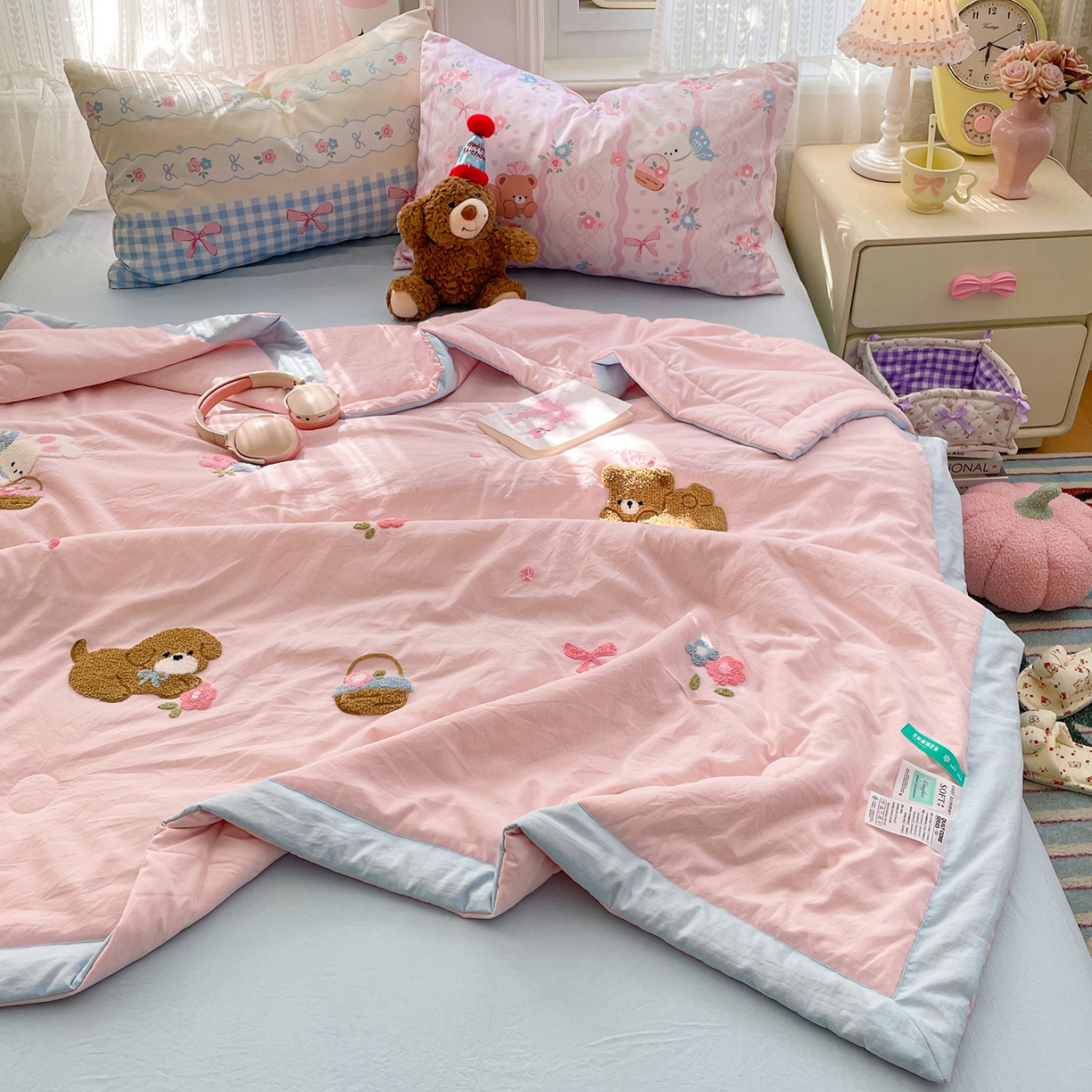 91家纺网 家纺一手货源 找家纺 （总）康纳利 2026新款加厚水洗云朵棉大版毛巾绣夏凉被空调被印花卡通夏被四件套