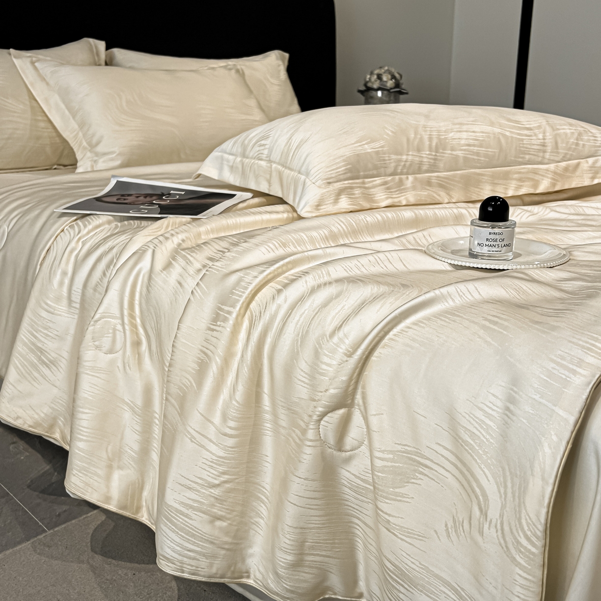 91家纺网 家纺一手货源 找家纺 慕晨 2026新款莱赛尔提花四件套高级简奢款天丝夏被四件套直播热款 随意