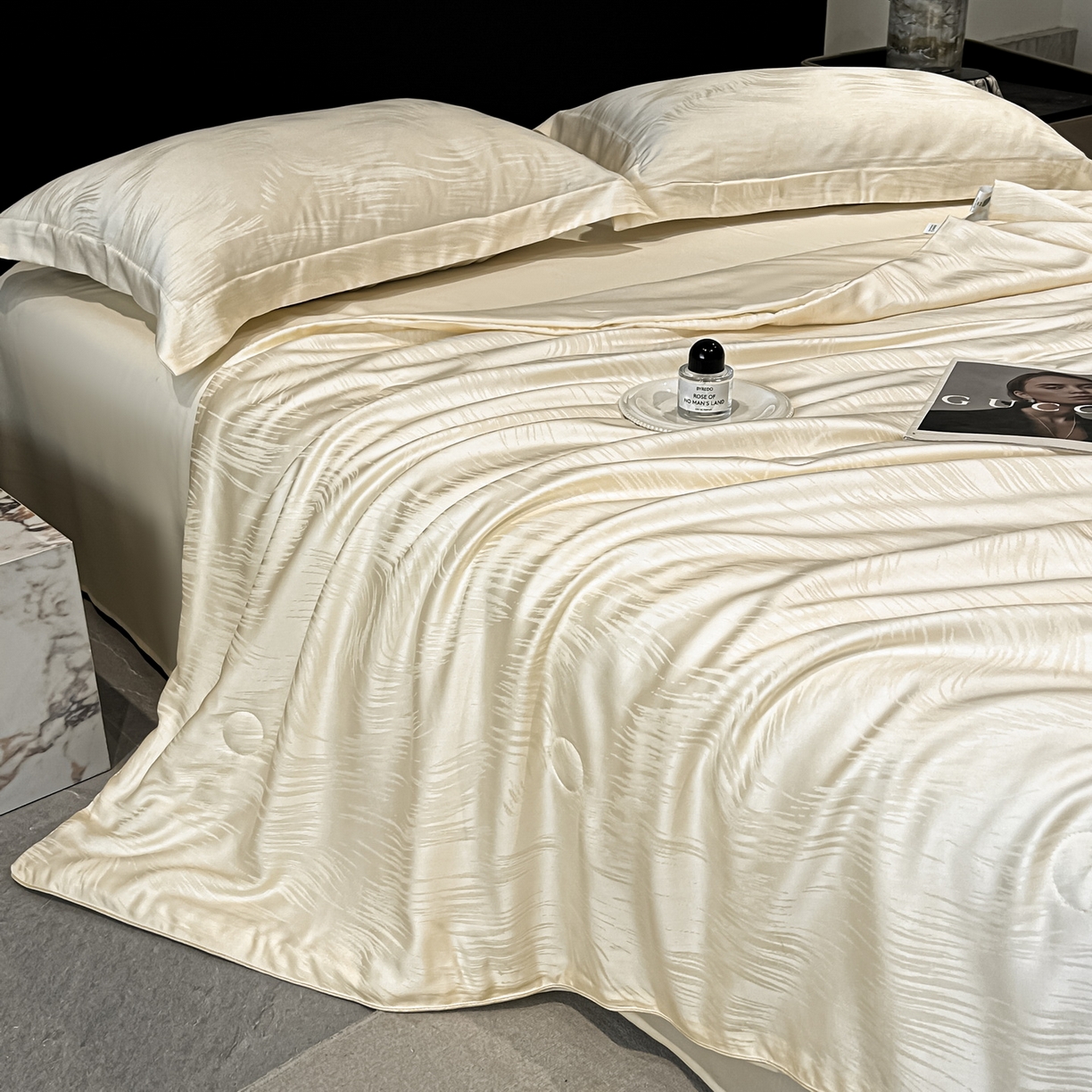 91家纺网 家纺一手货源 找家纺 慕晨 2026新款莱赛尔提花四件套高级简奢款天丝夏被四件套直播热款 随意