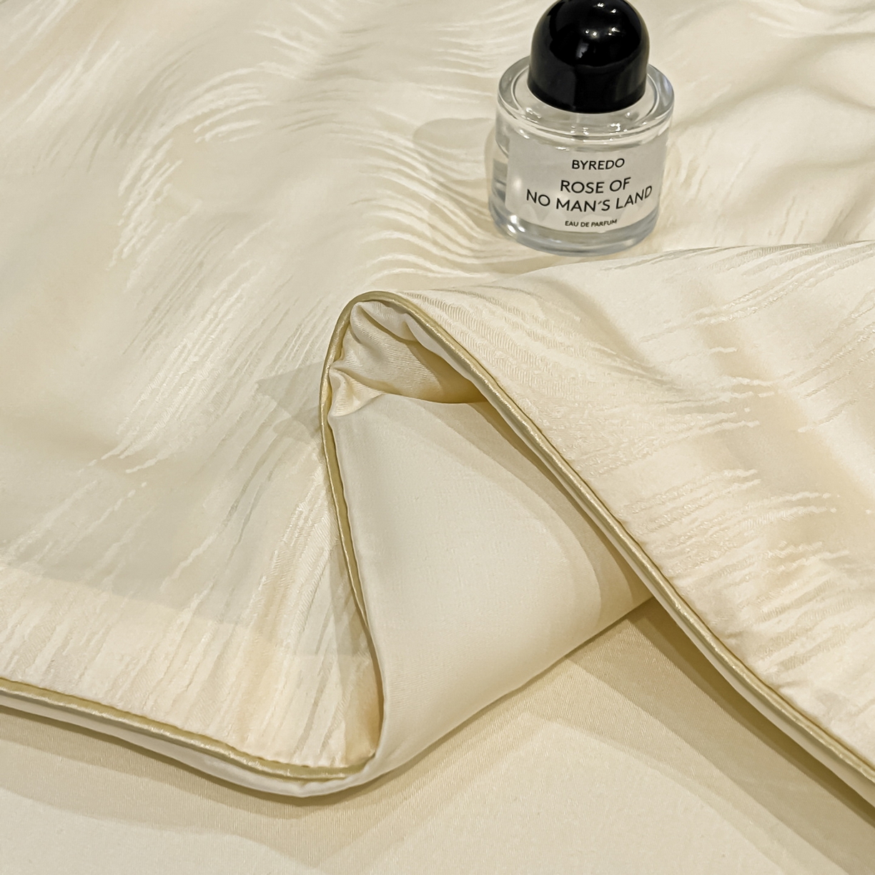 91家纺网 家纺一手货源 找家纺 慕晨 2026新款莱赛尔提花四件套高级简奢款天丝夏被四件套直播热款 随意